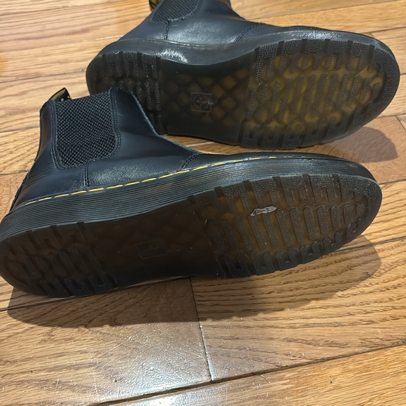 Dr. Martens pull on Chelsea boot - Picture 4 of 4